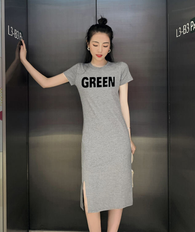 ZY SHOP ชุดเดรสยาวเเขนสั้น เสื้อผ้าแฟชั่นผู้หญิง พิมพ์ลายอักษร ผ้ายืด เนื้อผ้านุ่ม เสื้อผ้าสไตล์เกาหลี