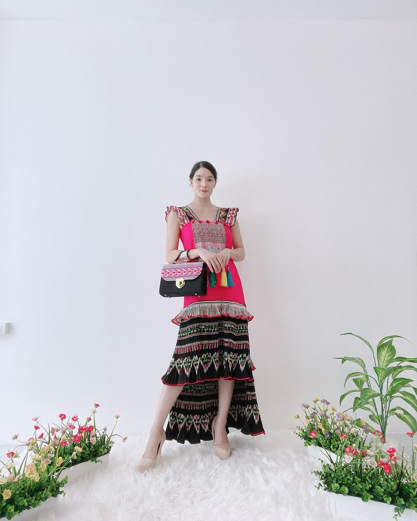 เดรสยาวผ้าใยกัญชงแขนระบายสวยๆ เดรสเป็นรุ่นหน้าสั้น -หลังยาว แต่งผ้างาน ...