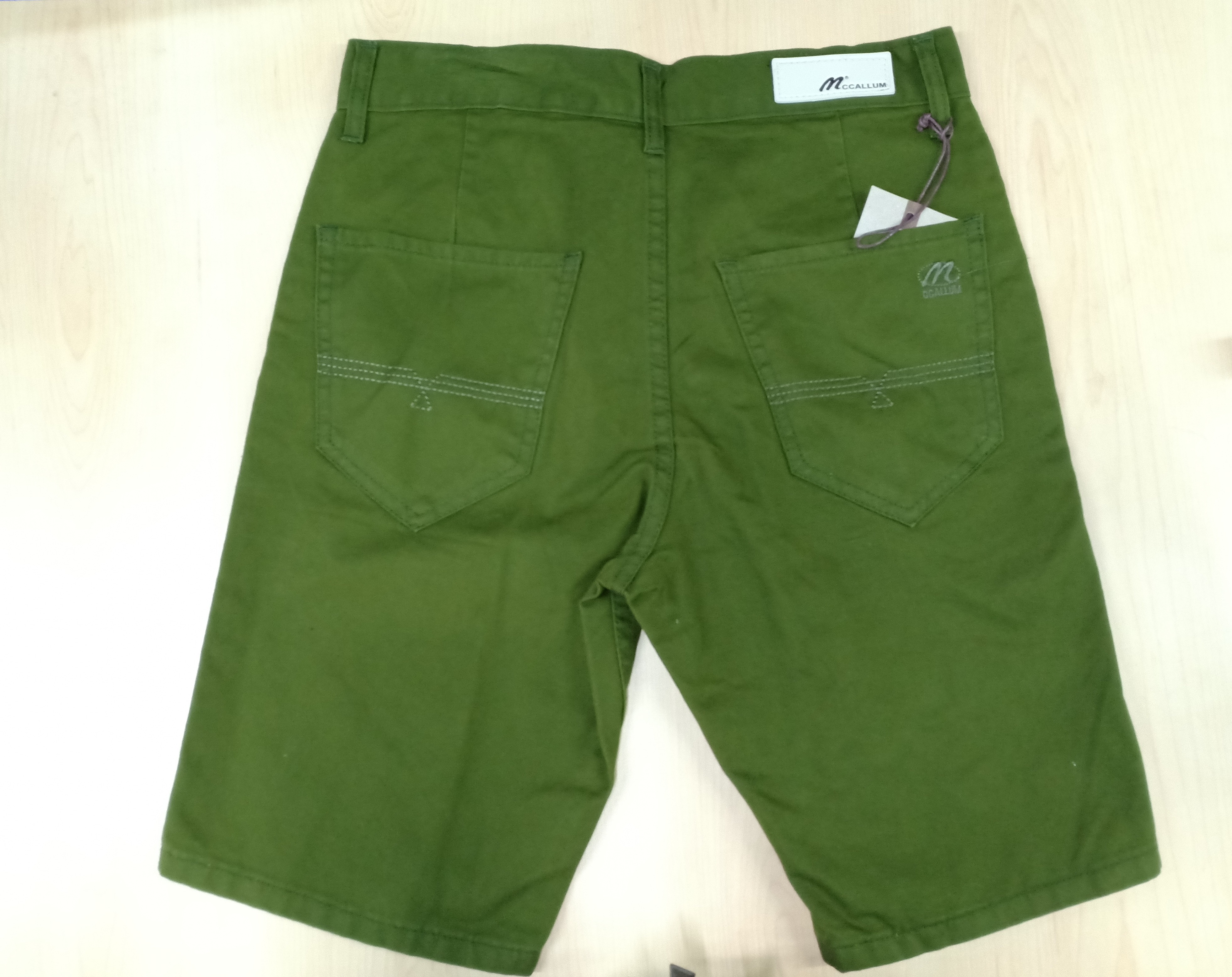 กางเกงขาสั้น สีเขียวตอง mccallum สินค้าไทย สี สีเขียวตอง สี สีเขียวตอง