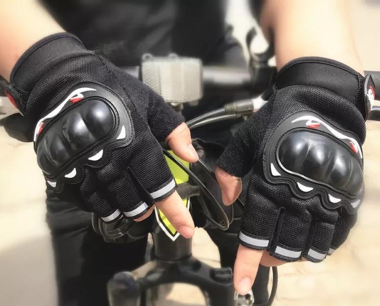 Pro BikeR Sports Gloves ถุงมือมอไซร์ ถุงมือ ครึ่งนิ้ว ขับขี่รถมอเตอร์ไซค์ และจักรยาน รุ่นยอดนิยม (ฟรีไซต์) ป้องกันการบาดเจ็บที่มือ สวมเต็มนิ้ว ปั่นจักรยาน ออกกำลังกาย ระบายอากาศดีเยี่ยม