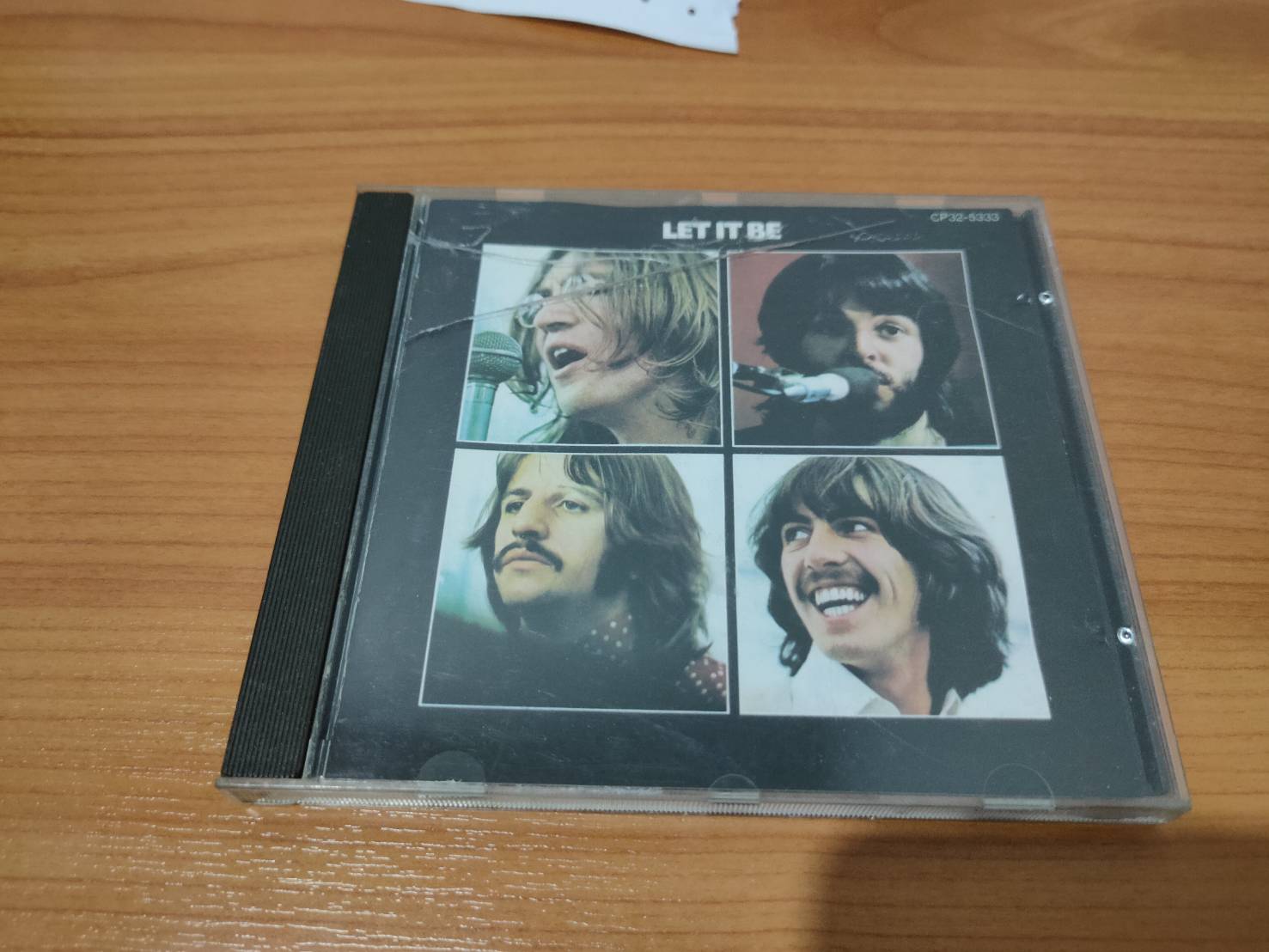 CD.MUSIC ซีดีเพลง เพลงสากล The Beatles Let It Be (***โปรดดูภาพสินค้าอย่างละเอียดก่อนทำการสั่งซื้อ*** )