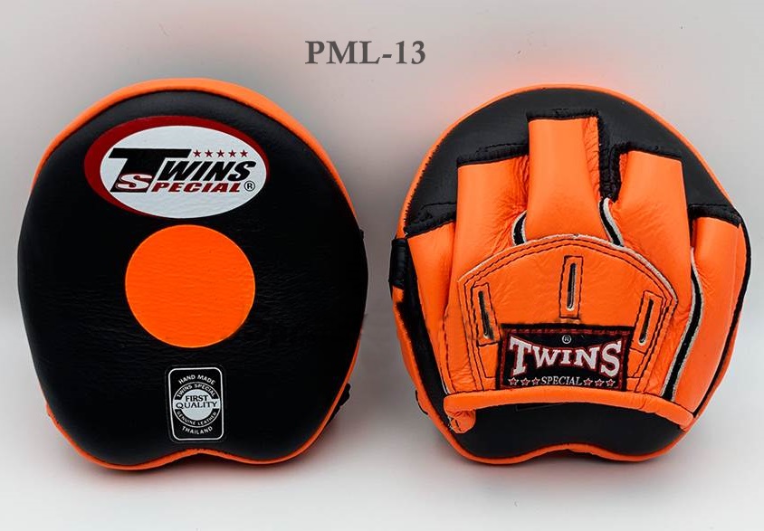 Twins Special mini Focus mitts punching PML-13 Black Orange Genuine Leather for Trainer Muay Thai MMA K1 เป้ามือทวินส์ สเปเชี่ยล ทรงโค้งเล็ก สีดำ ส้ม สำหรับเทรนเนอร์ ฝึกซ้อม