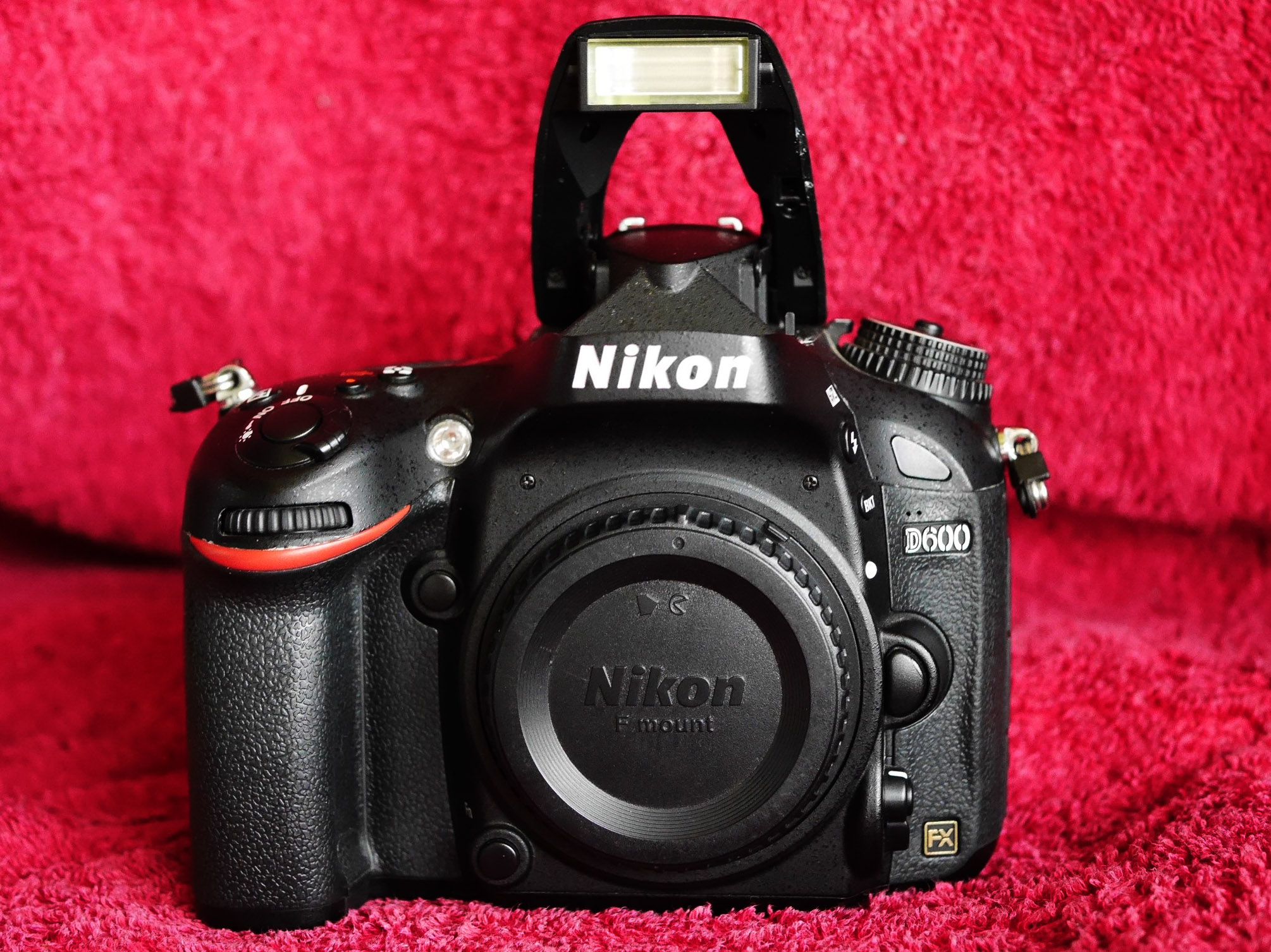 Nikon D600 24.3MP Digital SLR Camera - ตัวกล้อง Black Body, Dual card slots, Full Frame DSLR CMOS FX-Format