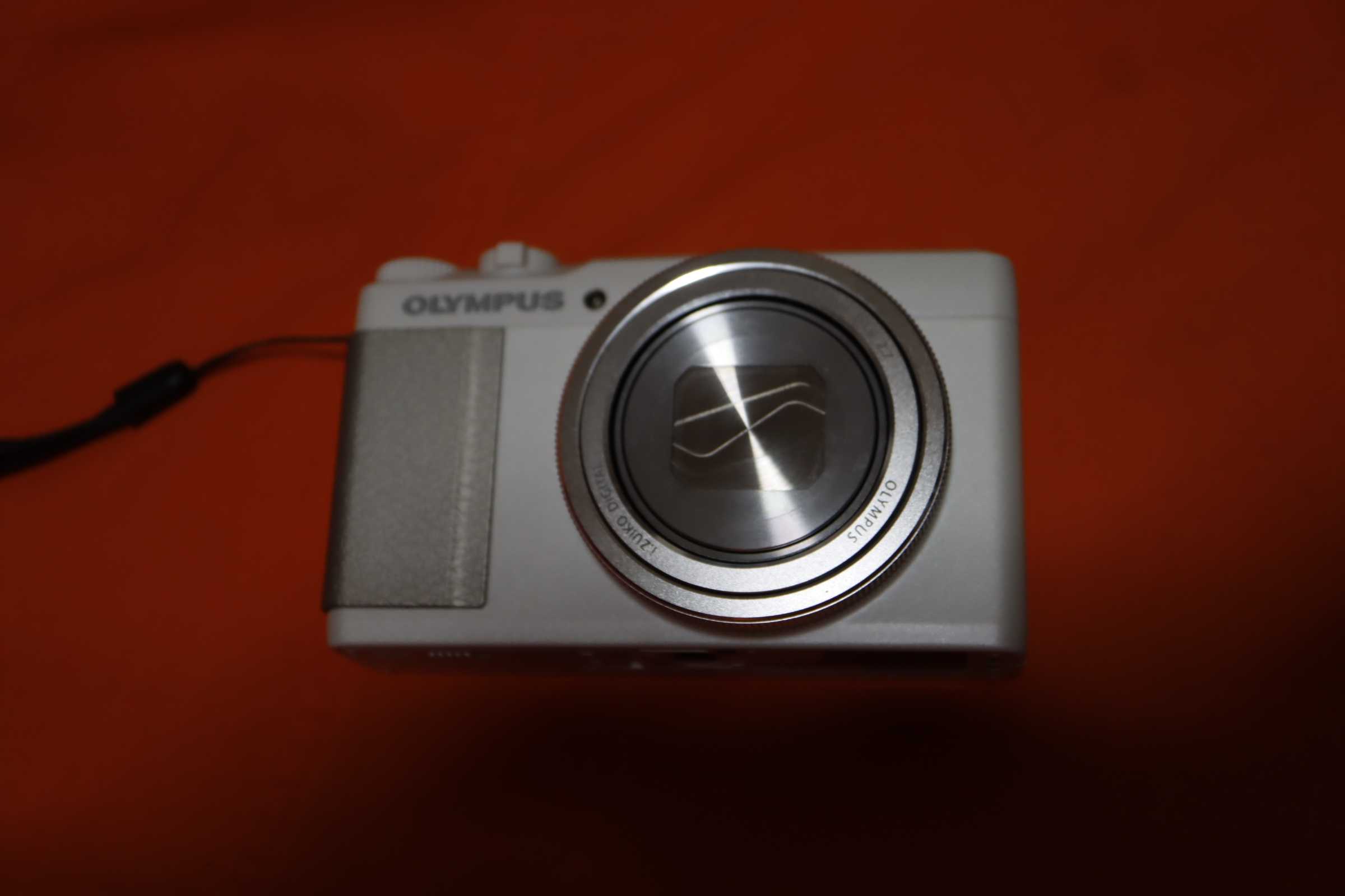 OLYMPUS STYLUS XZ-10 ホワイト OLYMPUS STYLUS XZ-10 [ホワイト] 4GB SDカードサービスの通販