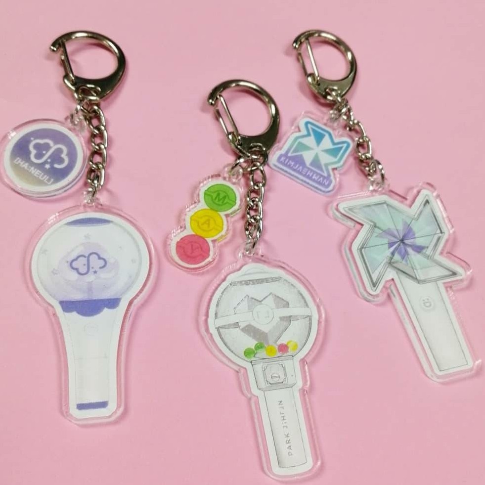 ร้านไทย ส่งฟรี Wanna One : Keychain + PIN LightstickHa Sungwoon,Keychain พวงกุญแจมีเก็บเงินปลายทาง