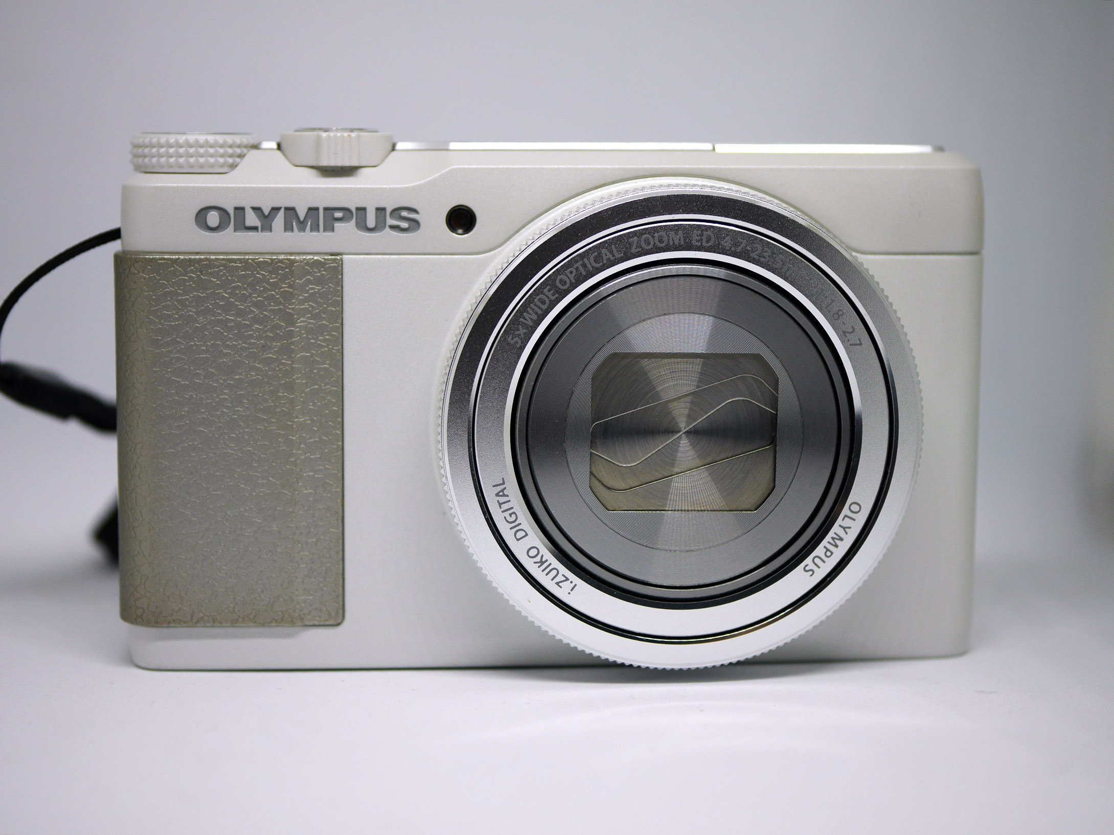 Olympus Stylus XZ-10 Ultra-Bright 26-130mm iZuiko f1.8-2.7