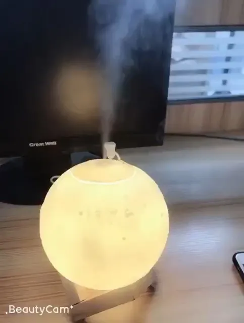 โปรโมชั่น 880ML สร้างสรรค์ Moon Shape USB Air Humidifier เครื่องฟอกอากาศ เครื่องพ่นไอน้ำ เครื่องทำความชื้นนาโน โคมไฟดวงจันทร์ ราคาถูก เครื่องพ่นไอน้ำ เครื่องพ่นไอน้ำอโรม่า เครื่องพ่นไอน้ำพกพา