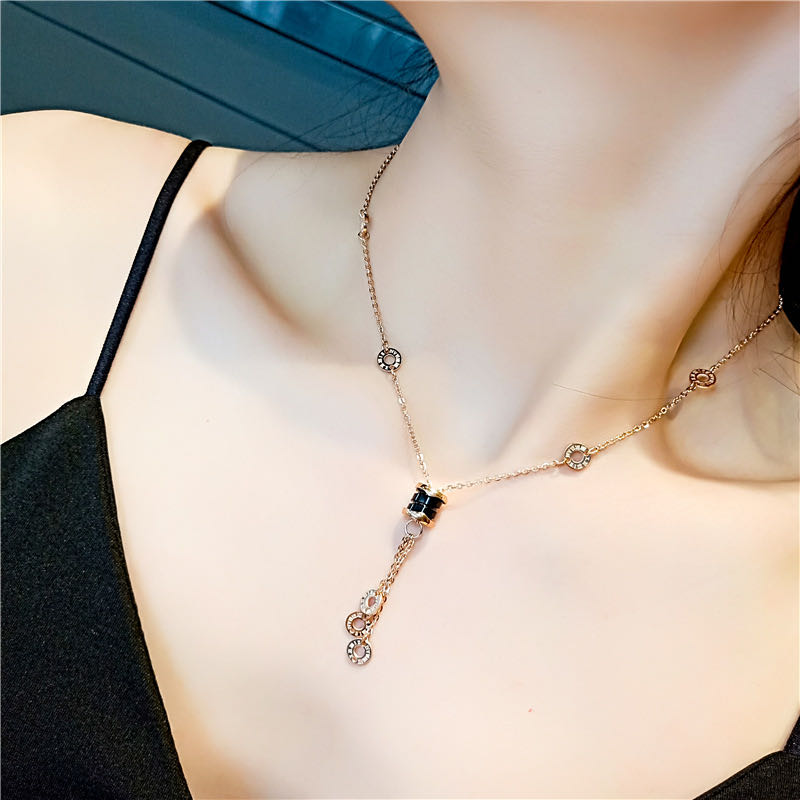 Fashion necklace สร้อยคอแฟชั่น สีทอง อัญมณีสีดำ สร้อยคอเงินแท้925 เวอร์ชั่นเกาหลีแฟชั่น Style รูปแบบใหม่ (สินค้าพร้อมจัดส่ง)