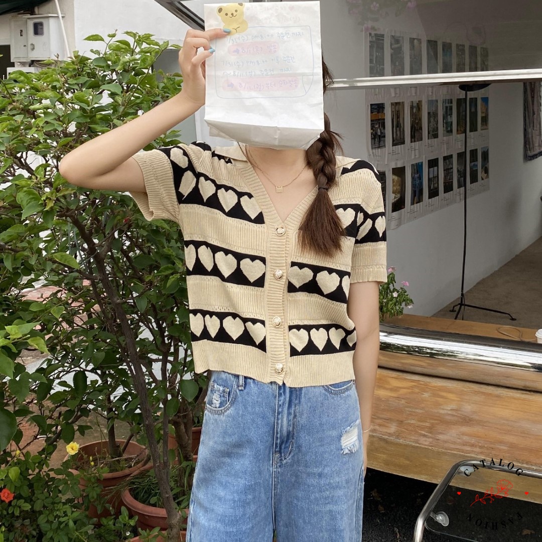 ꕥCatalog Fashionꕥ เสื้อไหมพรมแขนสั้นคอปก แต่งกระดุมมุก ลายหัวใจ สีทูโทน ...