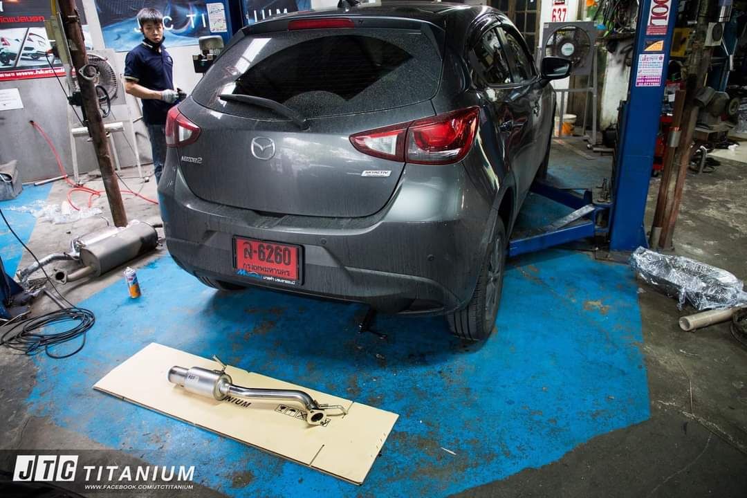 ท่อไอเสีย ชุดท่อตรงรุ่น Mazda 2 sky สกายแอคทีฟ 5 ประตู ปากตรงไทเทเนียม jtc Titanium