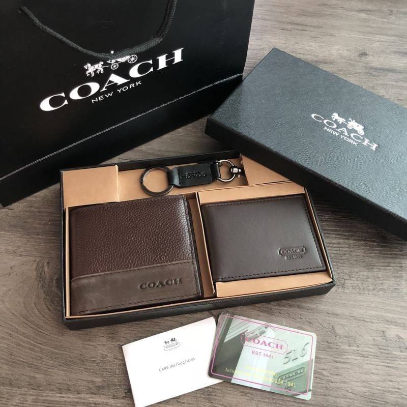 COACH Short Wallet with Key Set กระเป๋าสตางค์ใบสั้น Set  สุดคุ้มมอบให้เป็นของขวัญหรือใช้เองก็แนะนำค่ะ สี น้ำตาล สี น้ำตาล - Puket  Stores
