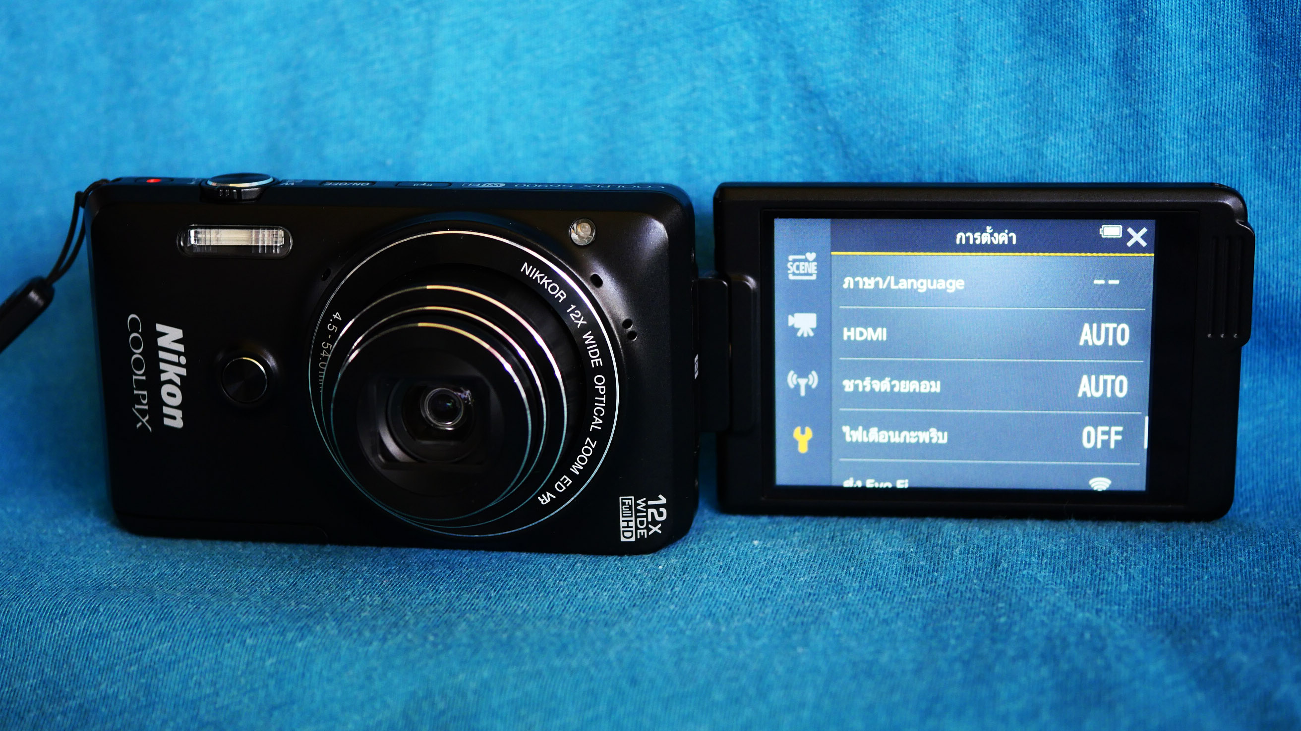 Nikon Coolpix S6900 WiFi, NFC 12x Optical Zoom Digital Camera Black, Variangle LCD flips