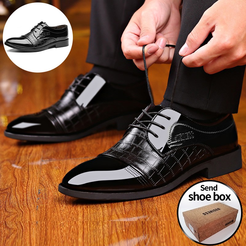 ○  รองเท้าทำงานผู้ชาย แบบผูกเชือก สีดำแฟชั่นลำลองชี้รองเท้าหนังผู้ชายอย่างเป็นทางการ รองเท้าหนังจระเข้