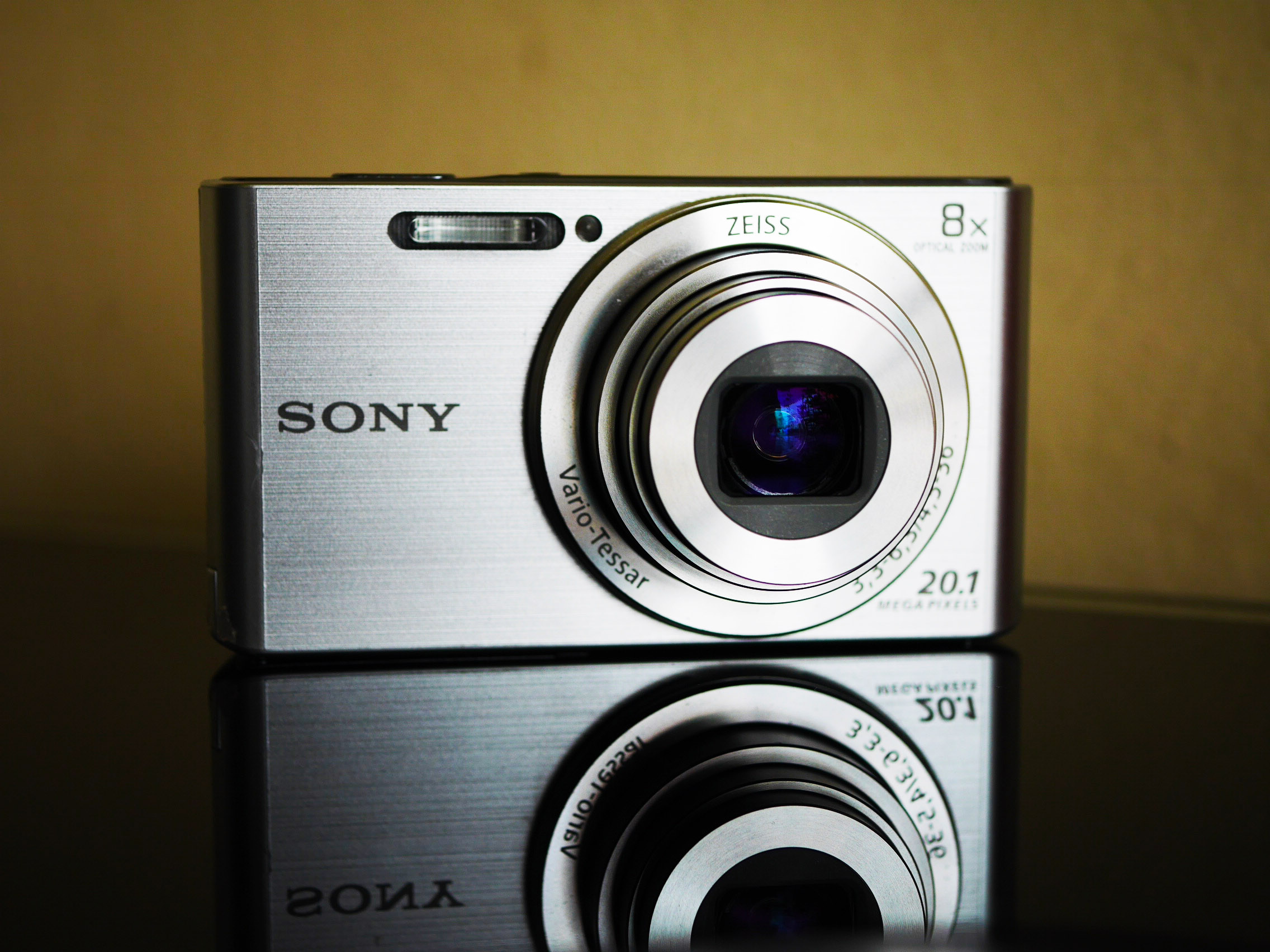 Sony Cyber-Shot DSC-W830, 20.1MP, 25-200mm Carl Zeiss Vario-Tessar lens ...