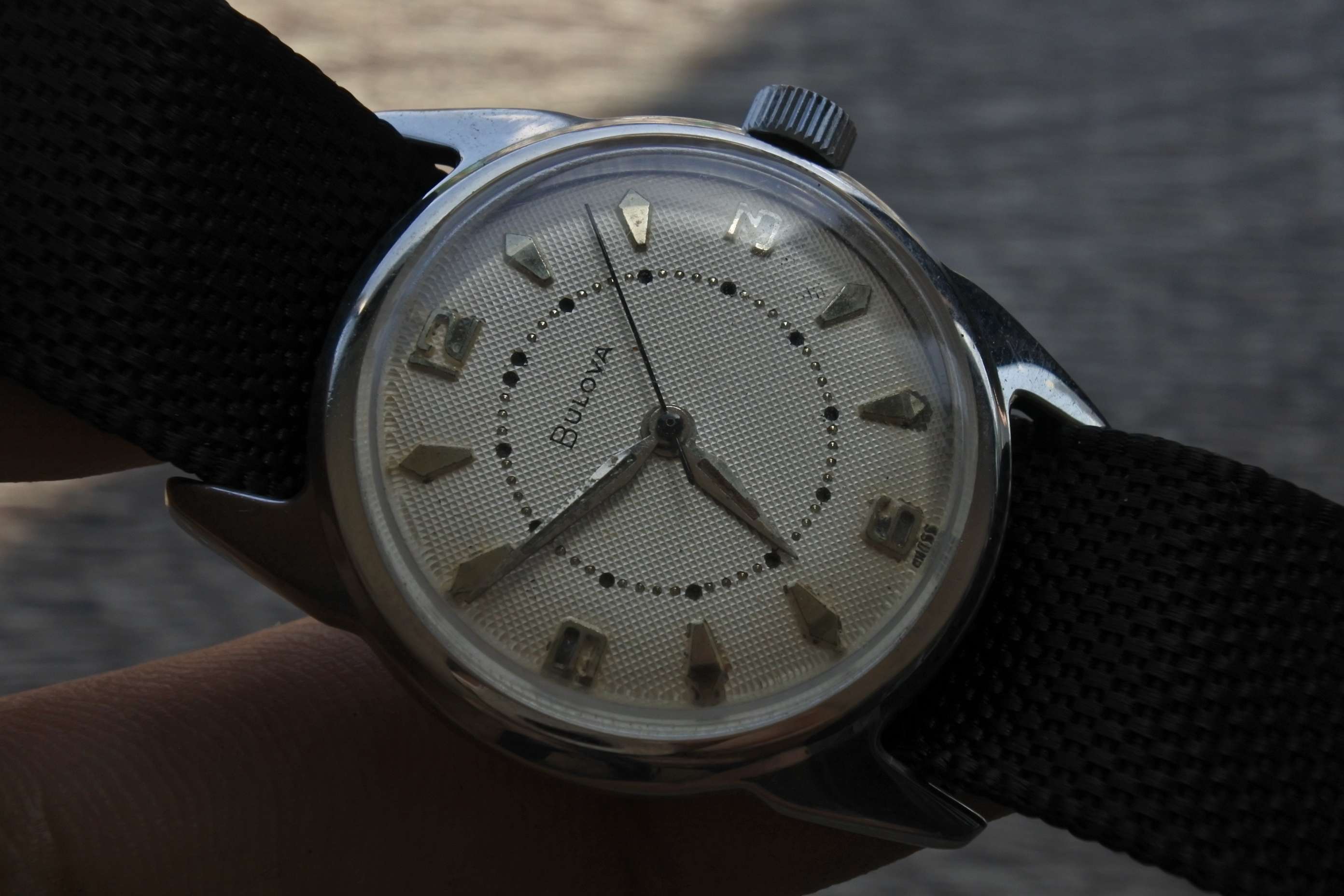 นาฬิกา Bulova swiss made Made Vintage ผู้ชาย สายสแตนเลส แท้มือสองญี่ปุ่น ระบบ ไขลาน หน้าปัด 33mm