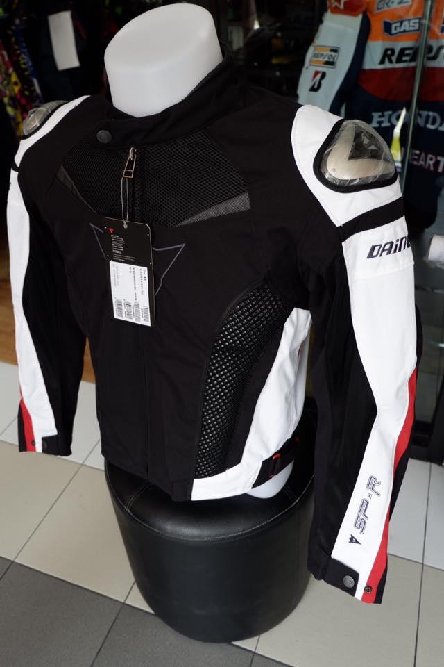 เสื้อการ์ด DAINESE SP-R สีดำ-แดง ไทเทเนี่ยม