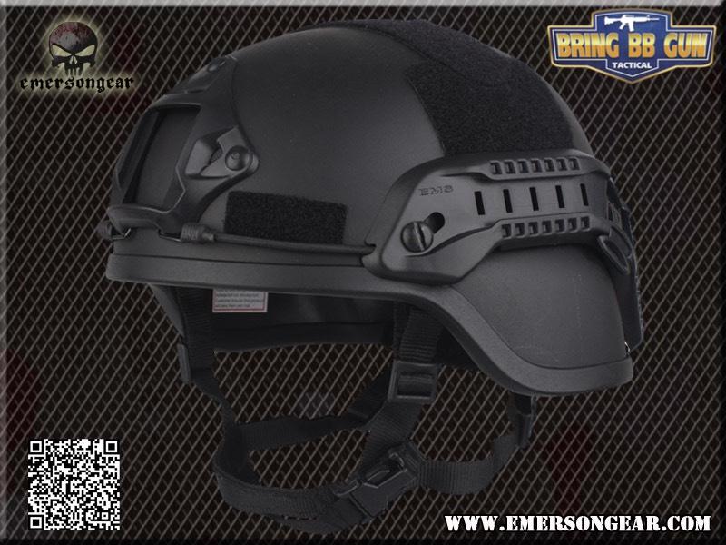 หมวกMich ยี่ห้อ Emerson  รุ่นMich 2000 (ACH Mich 2000 Helmet)  น้ำหนัก : 1kg.  คุณสมบัติ : #แข็งแรงทนทาน #สามารถประบความกระชับได้ที่สายรัดคาง #สายรัดคางออกแบบมาให้ผู้สวมใส่รู้สึกสบาย #ภายในหมวกเป็นฟองน้ำอย่างดี ช่วยให้สวมใส่สบาย และ ออกแบบมาให้ติดตั้งง่าย