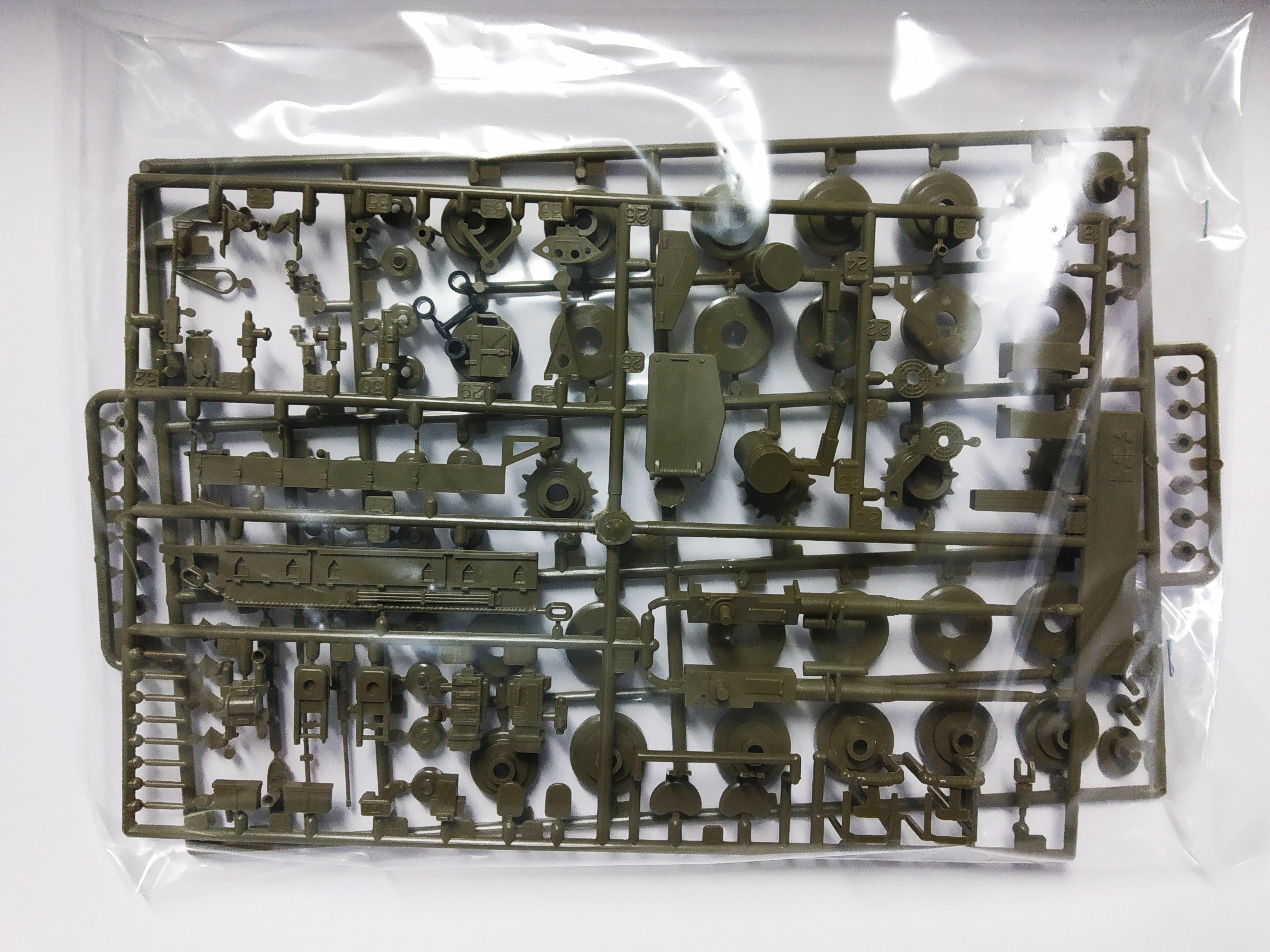 Tamiya 35161 U.S. Self-Propelled A.A. Gun M42 Duster (w/3