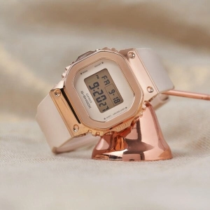 สินค้า **NEWใหม่ล่าสุด**Casio G-SH0CK นาฬิกาจีช็อคผู้หญิง นาฬิกาข้อมือcasio จีช็อคดำทอง ขาวทอง นาฬิกาจีช็อคหญิง/ชาย นาฬิกาคู่รัก แสดงตัวเลขวันที่ RC798