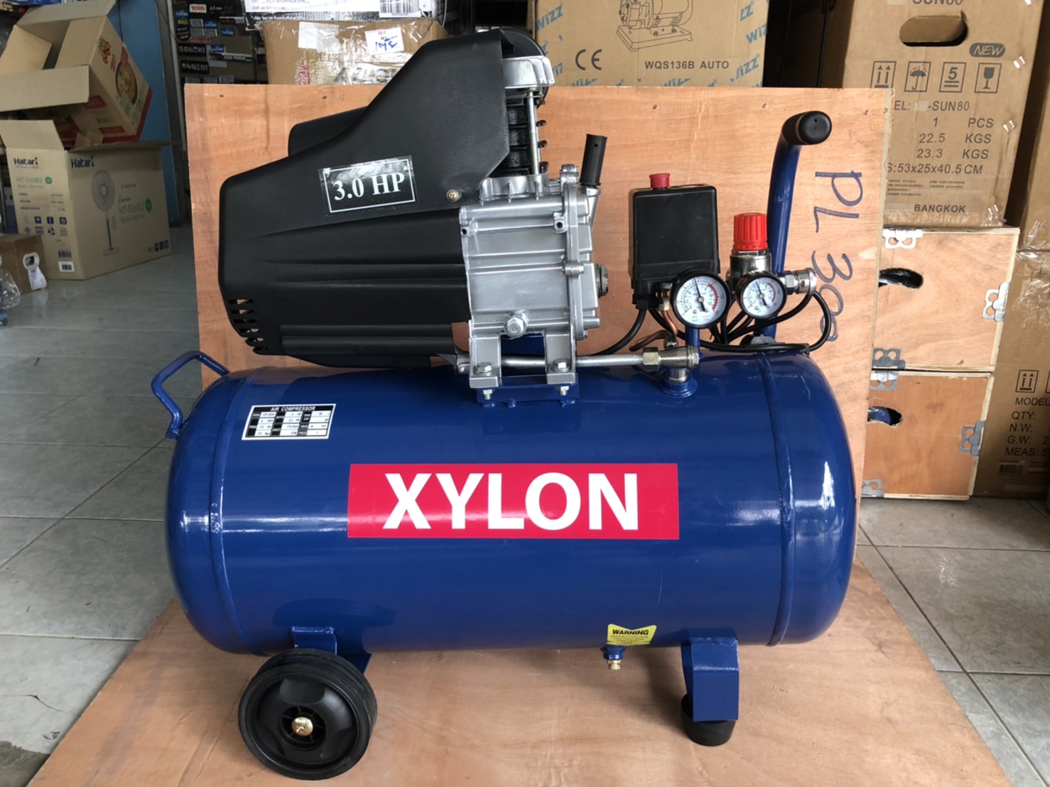 ปั๊มลมโรตารี่ 3 แรงม้า ถัง 50 ลิตร Rotary Air Compressor ยี่ห้อ XYLON รุ่น XY-50 (BLUE)