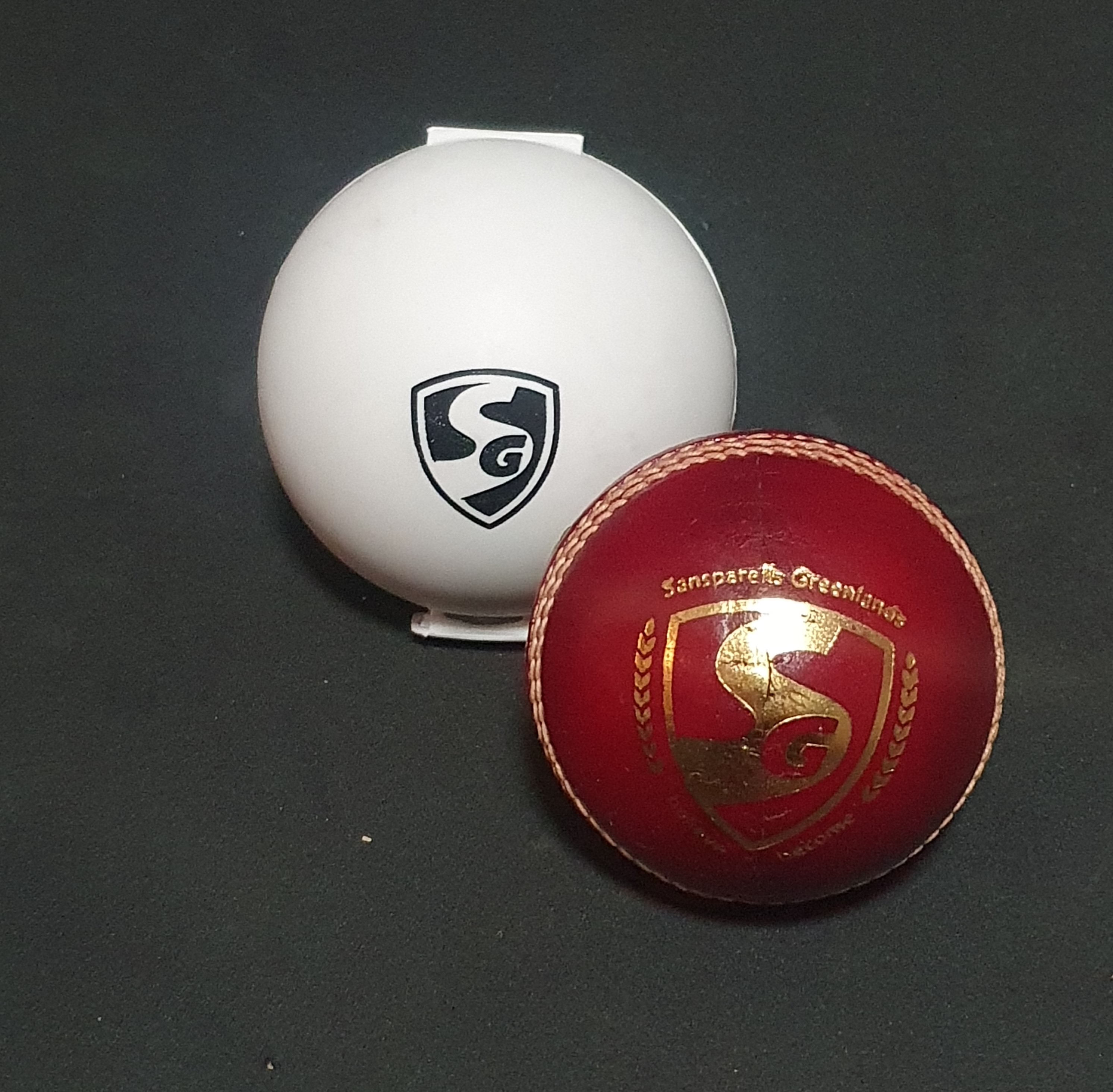Cricket ball ลูกคริกเก็ต 156g SG Club  Original brand new