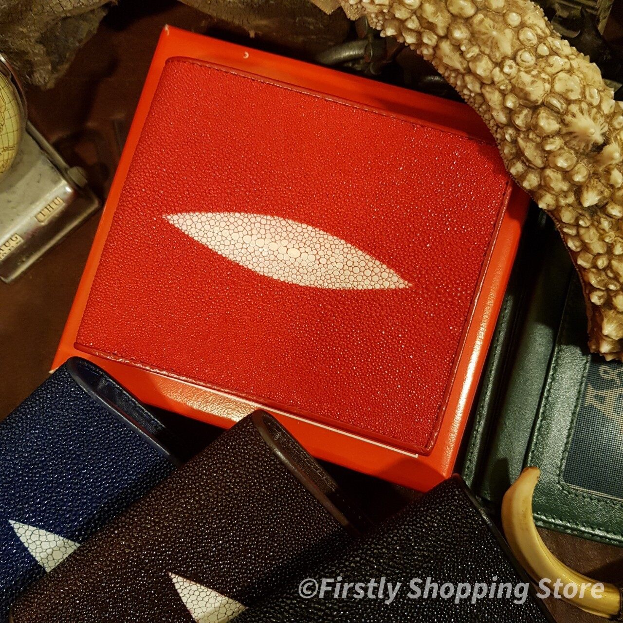 Arsace กระเป๋าสตางค์หนังปลากระเบนแท้100%คัดเกรด กระเป๋าสตางค์ผู้ชาย กระเป๋าตัง กระเป๋าเงิน กระเป๋าใส่บัตร Stingray skin Wallet รุ่น 4010 สี Crimson สี Crimson