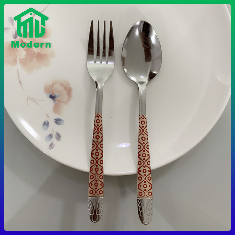 Modern ถูกที่สุด !! ช้อนส้อมสแตนเลส มี 3 ลายให้เลือก สีน้ำเงิน น้ำตาล แดง Stainless steel Folk & Spoon with Blue/Brown/Red decorative pattern