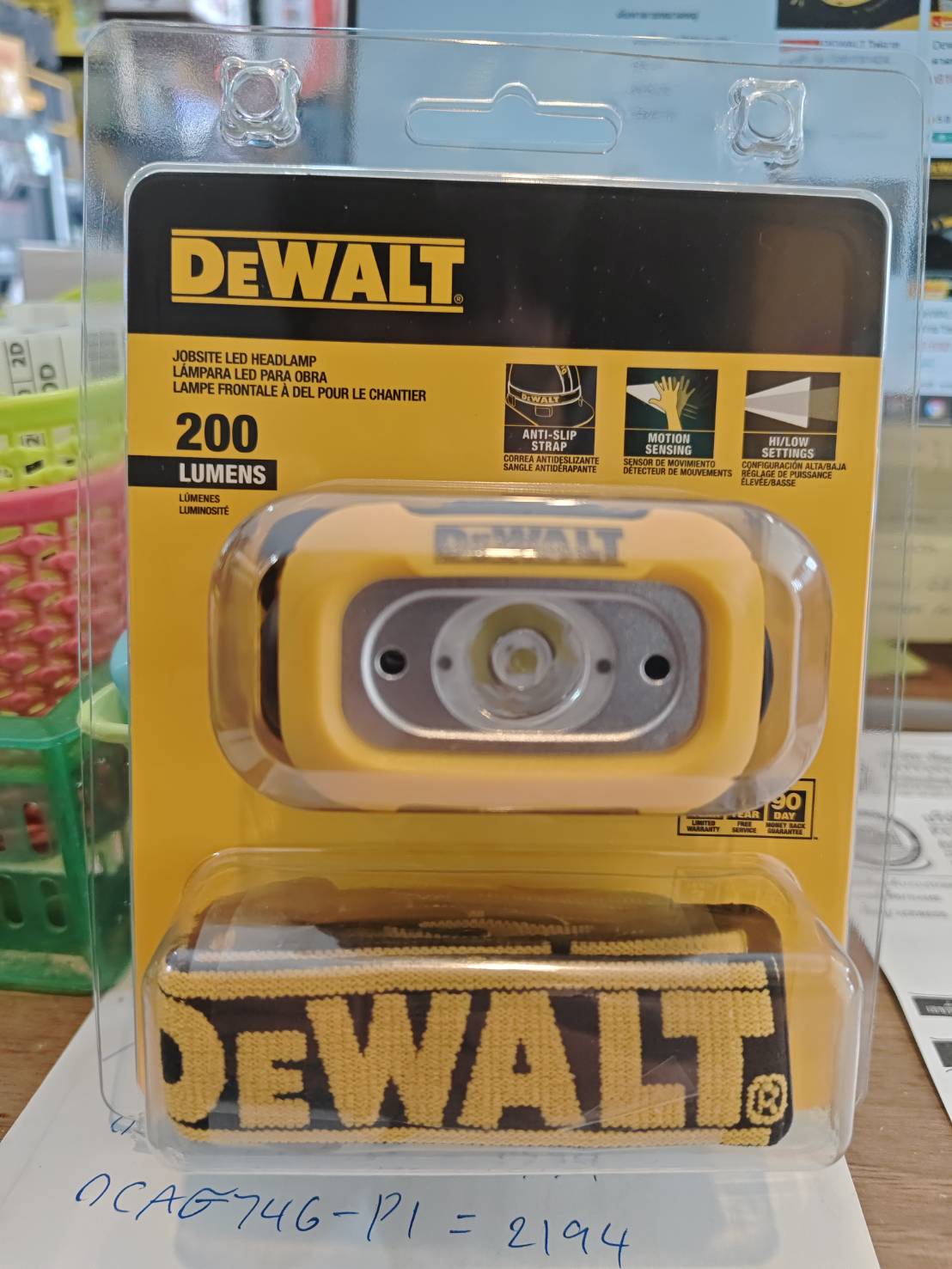 DEWALT Lampe Frontale Chantier 200 Lumens – Rechargeable, Détecteur Mouvement, Fixation Casque
