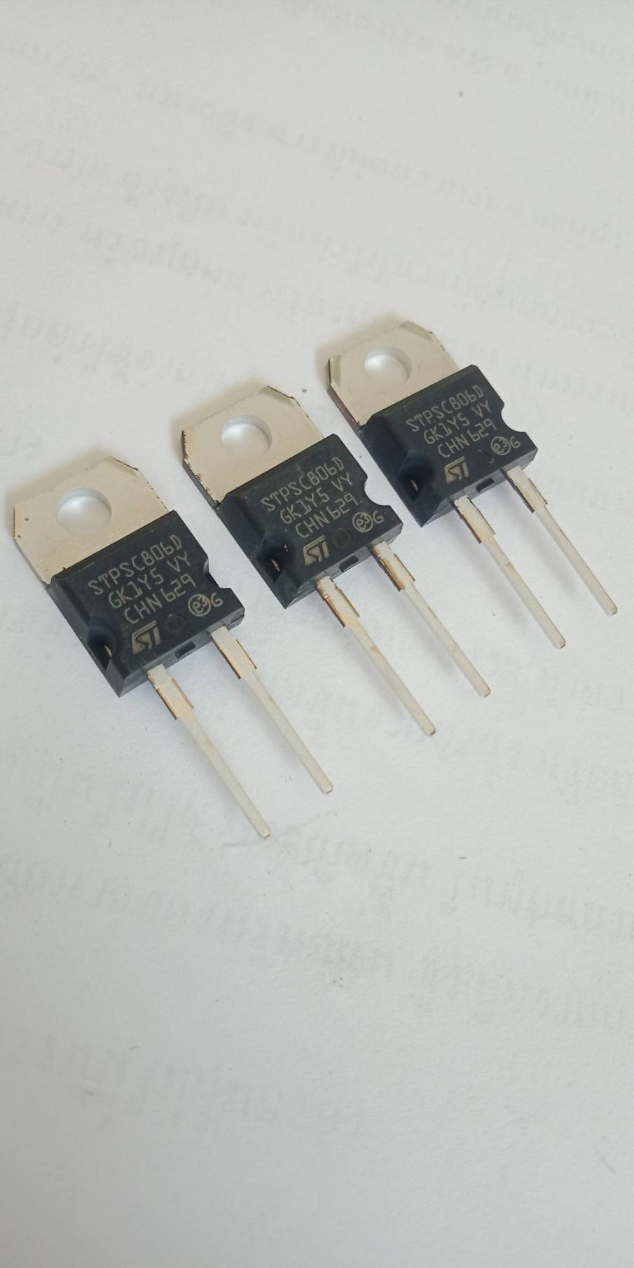 STPSC806D TO-220 2P ไดโอต 8A Schottky Silicon Carbide Diodesแท้100% ชอร ...