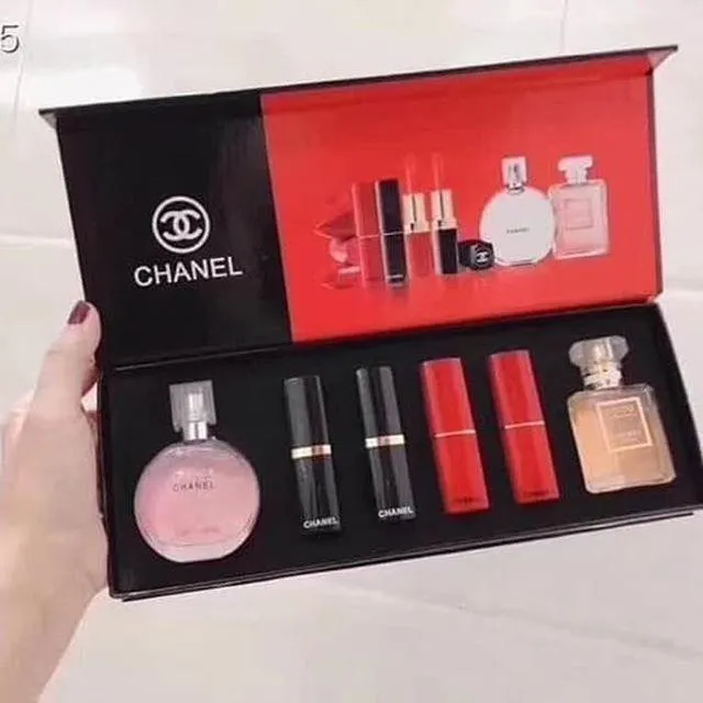 น้ำหอม Chænel 6 in 1 Lipstick & Perfume set ลิปสติก 4ชิ้น น้ำหอม ชาแนล 2 ชิ้น