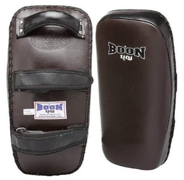 BOON Kick Curved Pads Dark brown Genuine Leather Training MMA K1 เป้าเตะแบบโค้ง บุญ สีน้ำตาลเข้ม หนังวัวแท้ สำหรับเทรนเนอร์ ในการฝึกซ้อมนักมวย