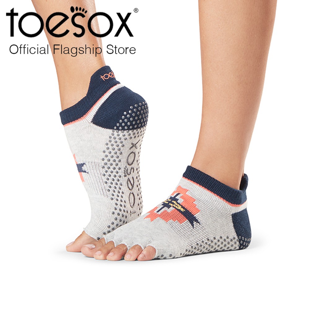 ToeSox โทซอคส์ ถุงเท้ากันลื่นแยกนิ้วแบบรัด รุ่น Low Rise เปิดนิ้วเท้า แบบลวดลาย ชุดที่2