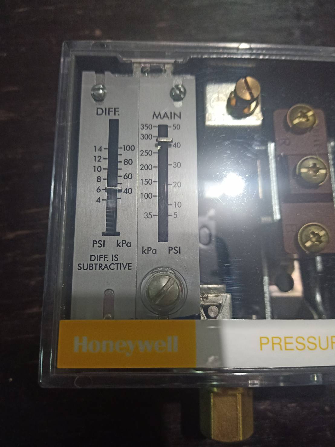 เพรสเชอร์สวิทช์ Pressure switch ฮันนี่เวลล์ Honeywell รุ่น L404F1078