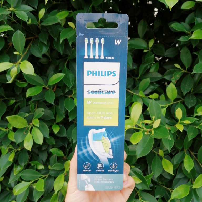 ฟิลิปส์ หัวแปรงสีฟันไฟฟ้าโซนิค Sonicare W DiamondClean Standard Sonic Toothbrush 4 Heads #HX6064/65 (Philips®) แพค 4ชิ้น หัวแปรงเปลี่ยนแปรงไฟฟ้า รีฟิวหัวแปรง แปรงได้ลึกทุกซอกทุกมุม นุ่มนวล สะอาดกว่าแปรงทั่วไป