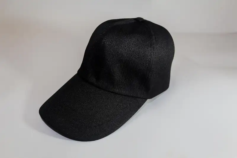 ภาพสินค้าหมวกสวย หมวกราคาถูก หมวกเบสบอล หมวกแก๊ป หมวกแก็ป หมวกสวยๆ หมวกถูก หมวกราคาส่ง หมวกสี หมวกแจก หมวกแถม หมวกแฟชั่น หมวกฮิปฮอป หมวกกันแดด หมวกกลางแจ้ง หมวกสีพื้น (สีดำ) จากร้าน โฮมสกรีน บน Lazada ภาพที่ 1