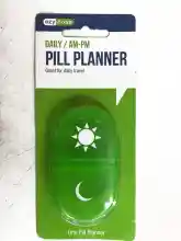 ภาพขนาดย่อของภาพหน้าปกสินค้าDaily AM/PM Pill Planner ตลับใส่ยา 2ช่อง เช้า-เย็น 1ชิ้น (คละสี) จากร้าน pmn healthcare บน Lazada ภาพที่ 5