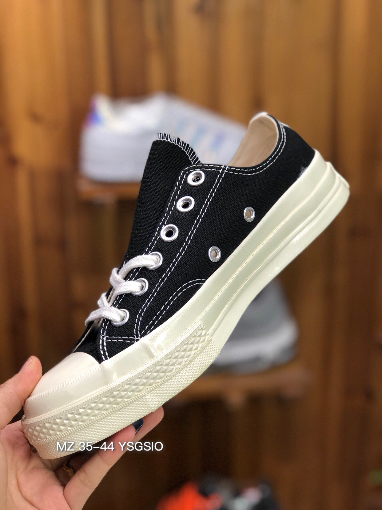 วรรคเดียวกันในร้าน Converse All Star X CDG PLAY LowTop Unisex แฟชั่น