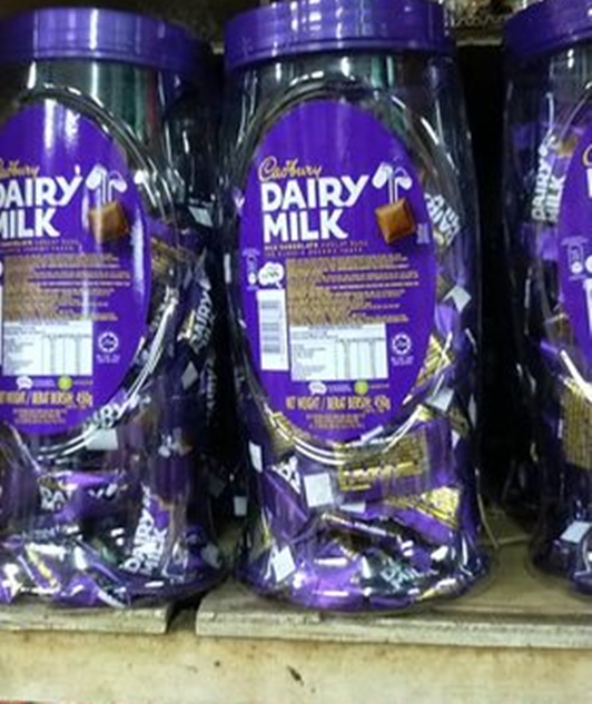 ช็อกโกแลตนม cadbury dairy milk chocolate 1 กระปุกใหญ่จุ 90 เม็ด