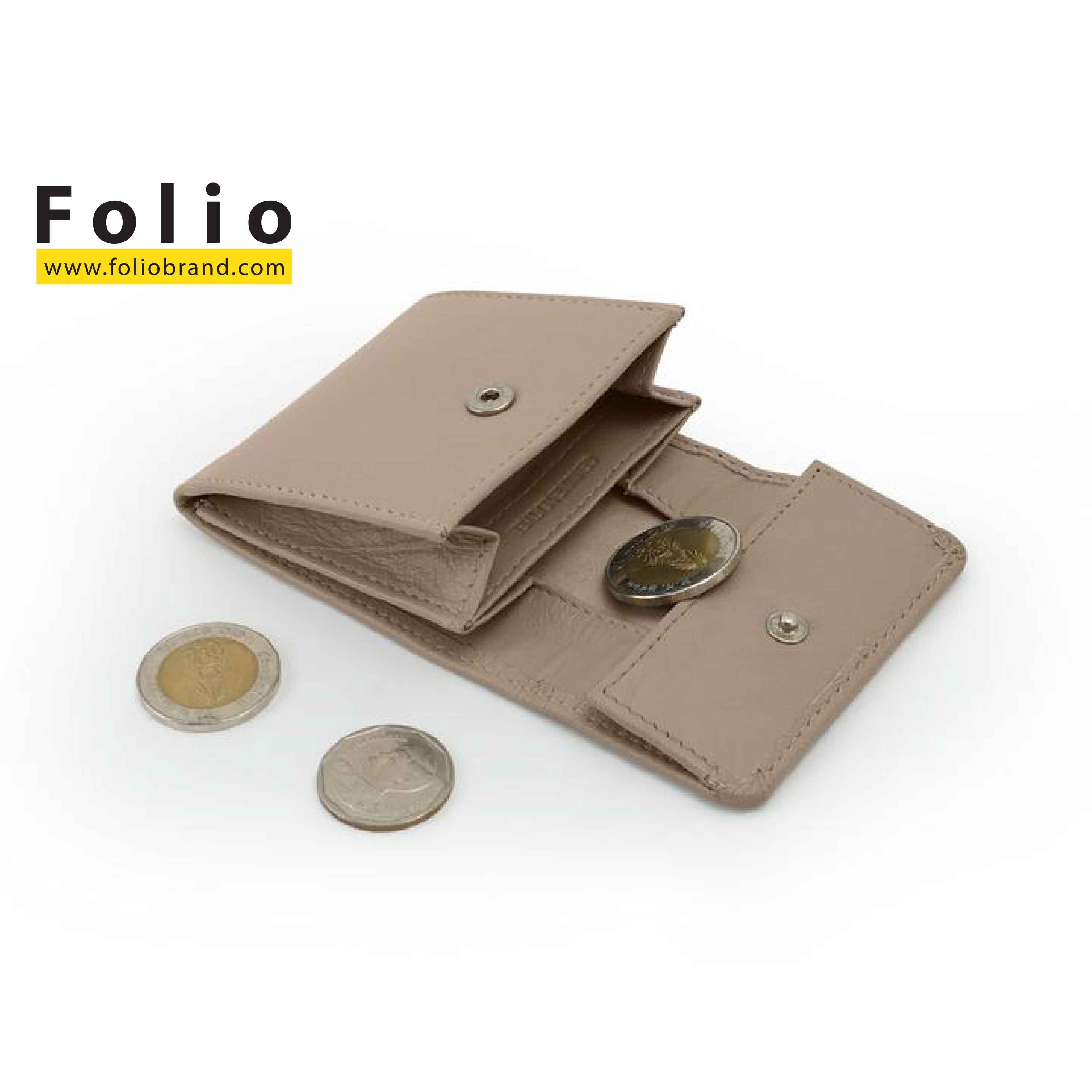 FOLIO BRAND: Myra Coin Bag กระเป๋าใส่เหรียญขนาดพกพา เปิดปิดแบบกระดุม ผลิตจากหนังแพะคุณภาพดี สี TAUPE