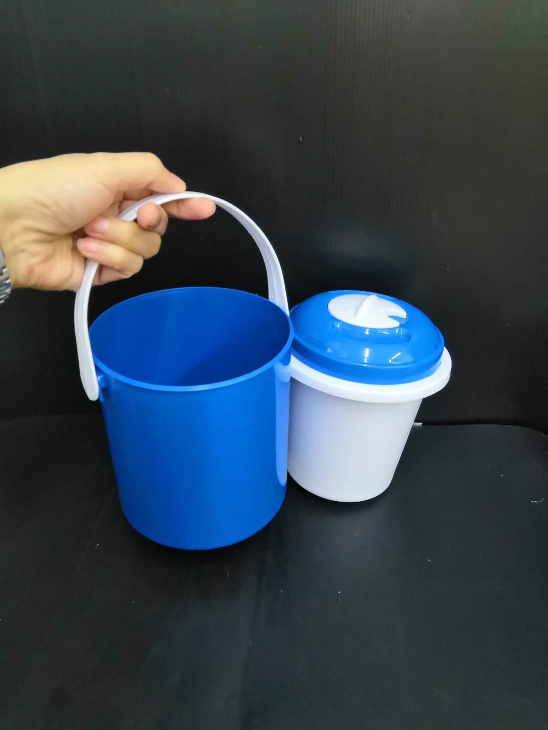 Bucket,HDPE,with lid and tap,20 litres