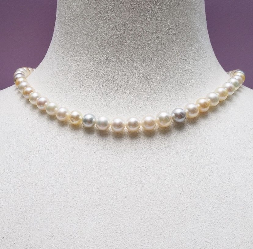 Vetiver Pearl Pastel of akoya necklace
