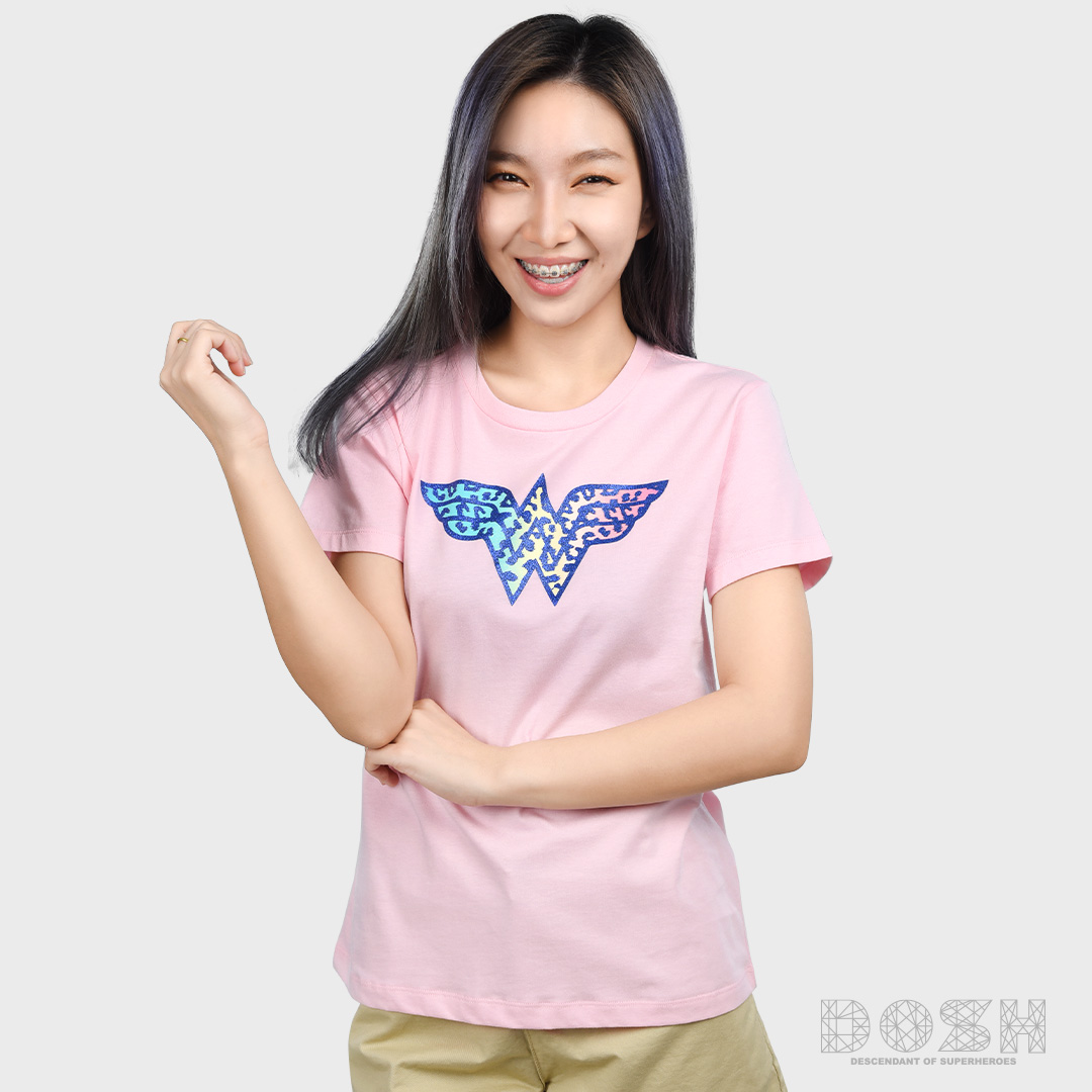 DOSH : เสื้อยืดผู้หญิงคอกลม สีชมพู ลาย Wonder Women ลิชสิทธิ์แท้รุ่น WWWT1010