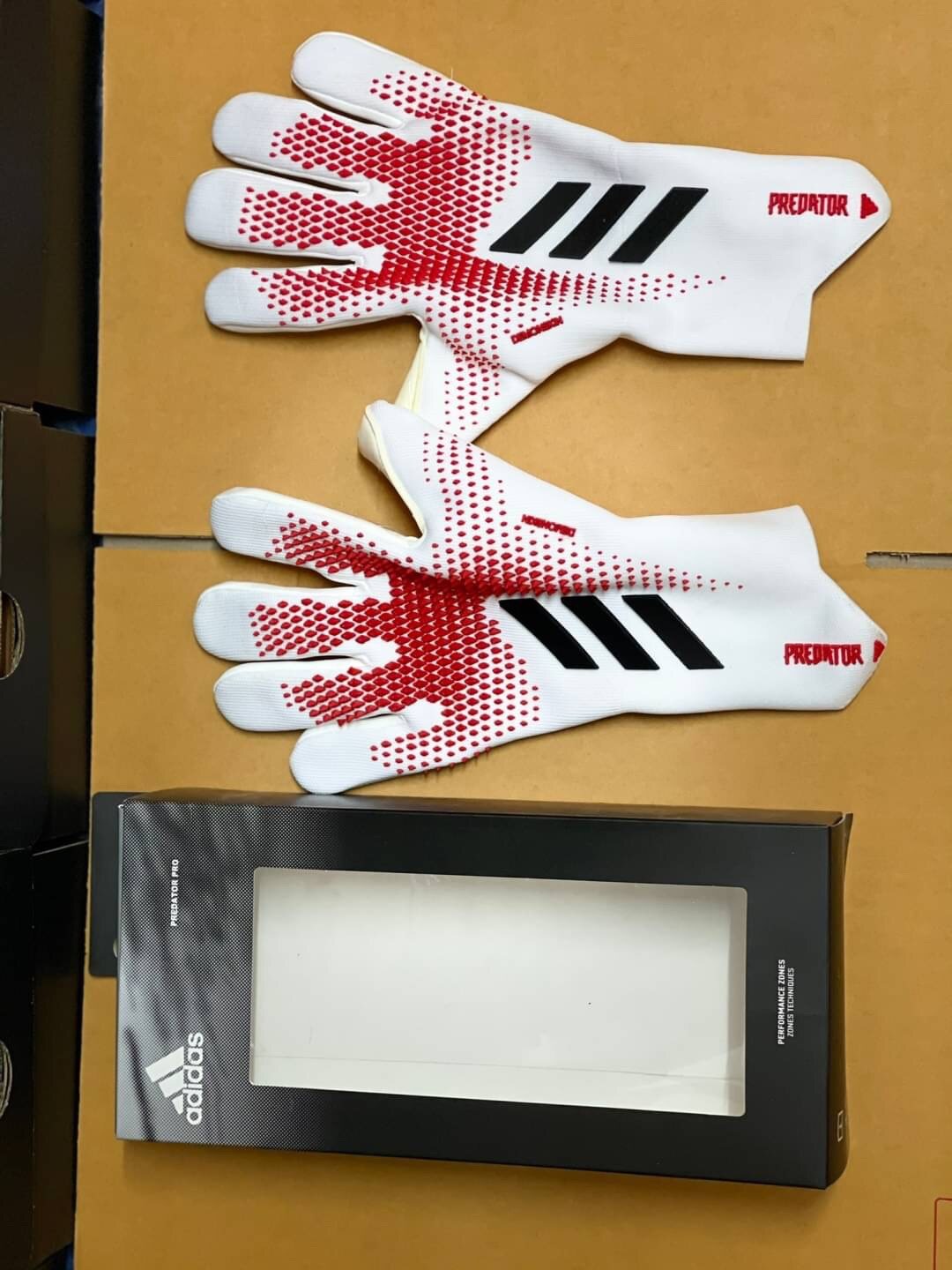 ถุงมือผู้รักษาประตู adidas predator อดิดาส พรีเดเตอร์