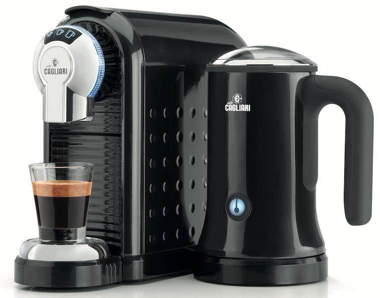 เครื่องทำกาแฟ ยีห้อ Caff? Cagliari สำเร็จรูป ระบบเนสเพรสโซ่ พร้อมเครื่องตีฟองนม
ทำจากประเทศ อิตาลี (แถมฟรี 600 แค้ปซูล มูลค่า 14400 บาท) สีดำ