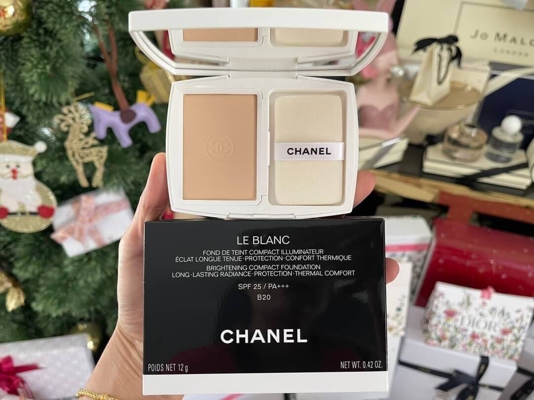 CHANEL LE BLANC BRIGHTENING COMPACT FOUNDATION