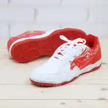 ภาพขนาดย่อของภาพหน้าปกสินค้าGIGA รองเท้าฟุตซอล รองเท้ากีฬาออกกำลังกาย รุ่นฉลองแชมป์หงส์แดง สีขาวแดง จากร้าน PIMCHAT SHOP บน Lazada ภาพที่ 2