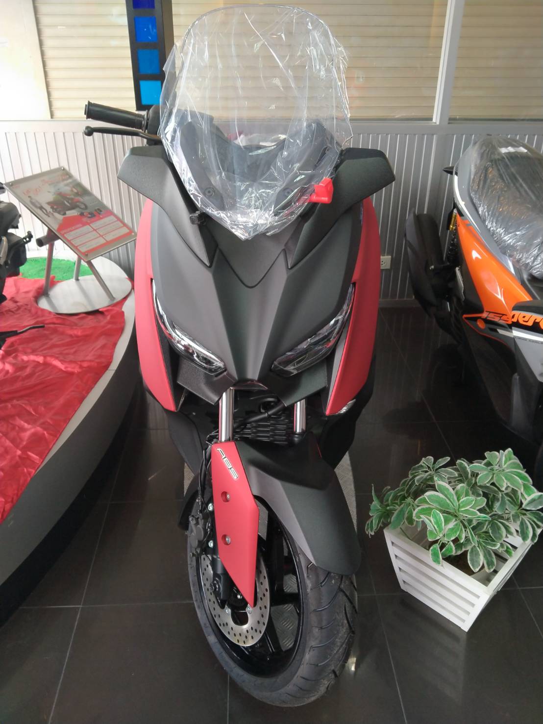 บังลมหน้าเดิม(ชิว) X-max ของแท้จากศูนย์ยามาฮ่า