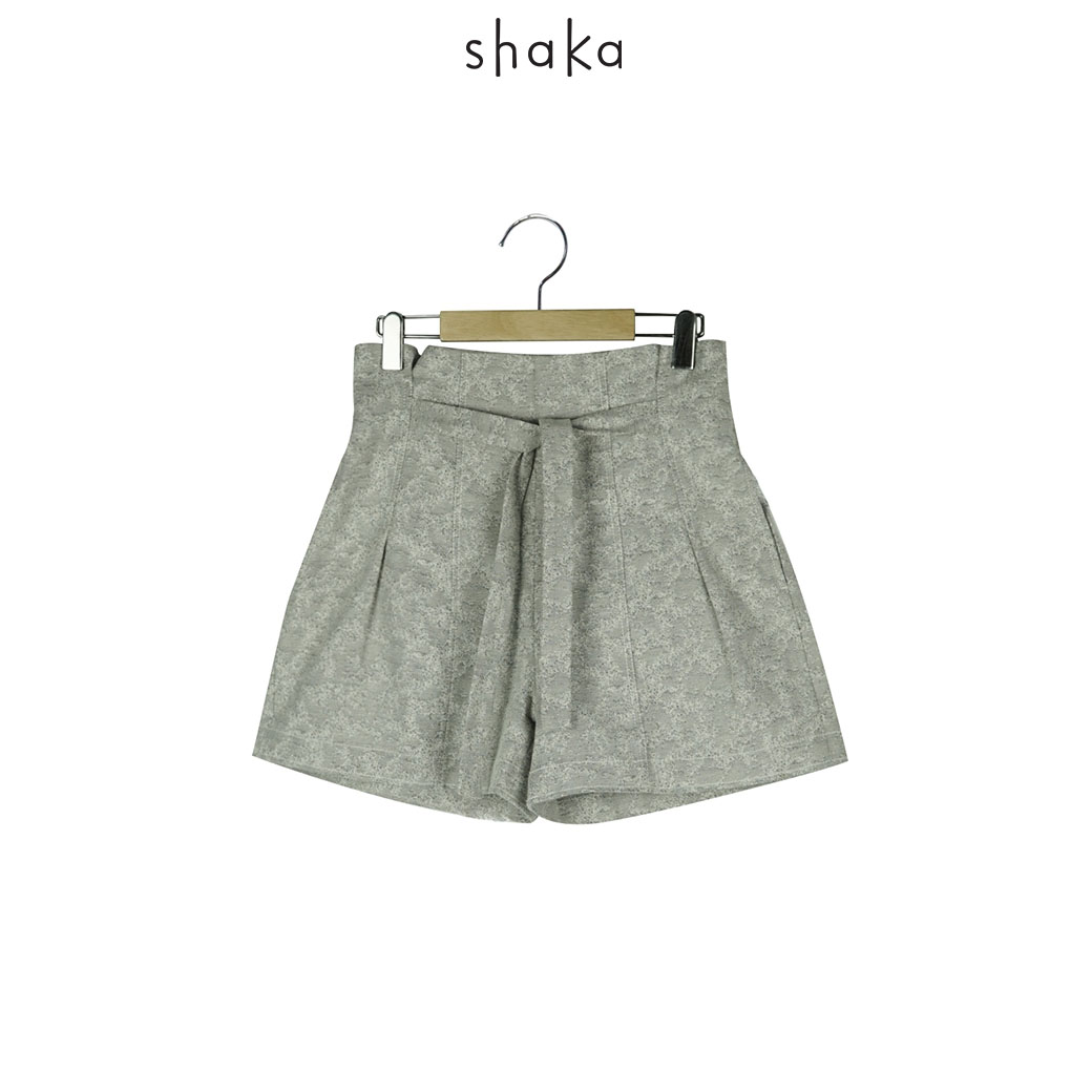 Shaka SS19_High-Waistd City Shorts_Style_S190613_กางเกงเอวสูง รอบเอวจับจีบเย็บล็อคแต่งแทรกสายผูกเอวในตัว ตัดต่อสันขาหน้า ทับตะเข็บเส้นคู่