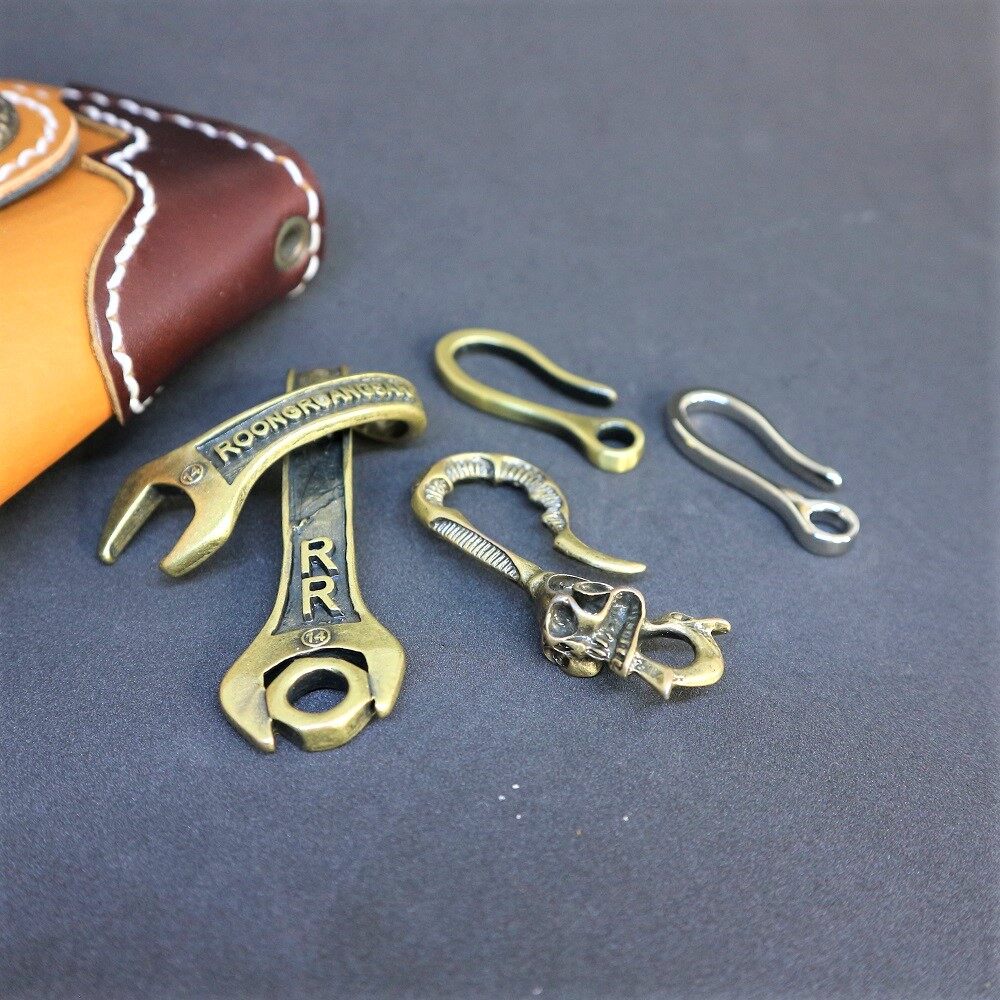 พวงกุญแจทองเหลือง  สามารถไว้กับห้อยกระเป๋าหรือกางเกง  กุญแจ รถ เท่ๆสวยๆ