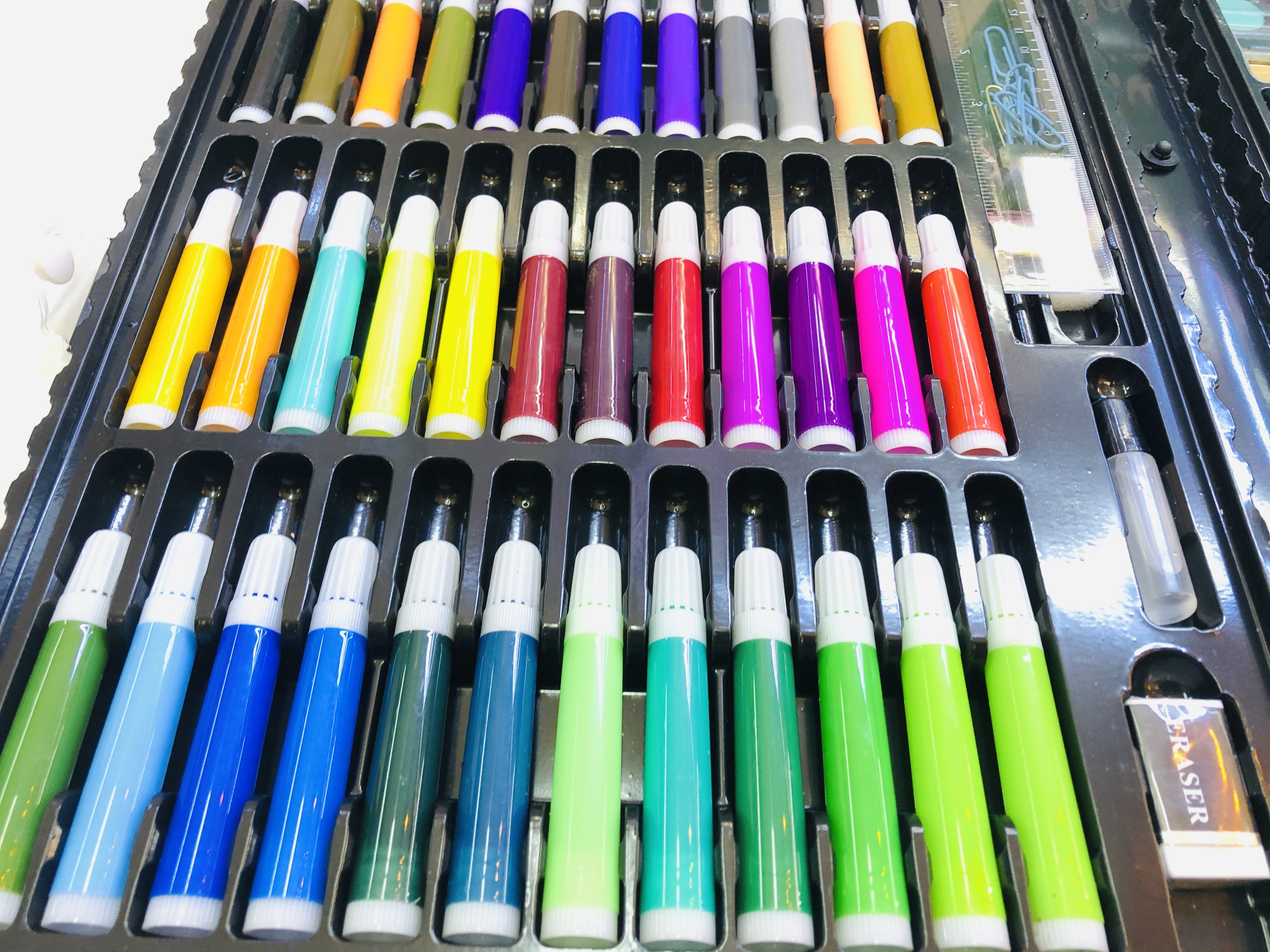 พาเลทชุดระบายสี 150 ชื้น แถมสมุดภาพระบายสี 1 เล่มฟรีสี สีไม้ สีน้ำ สีเทียน ดินสอ ยางลบ ไม้บรรทัด  เด็ก